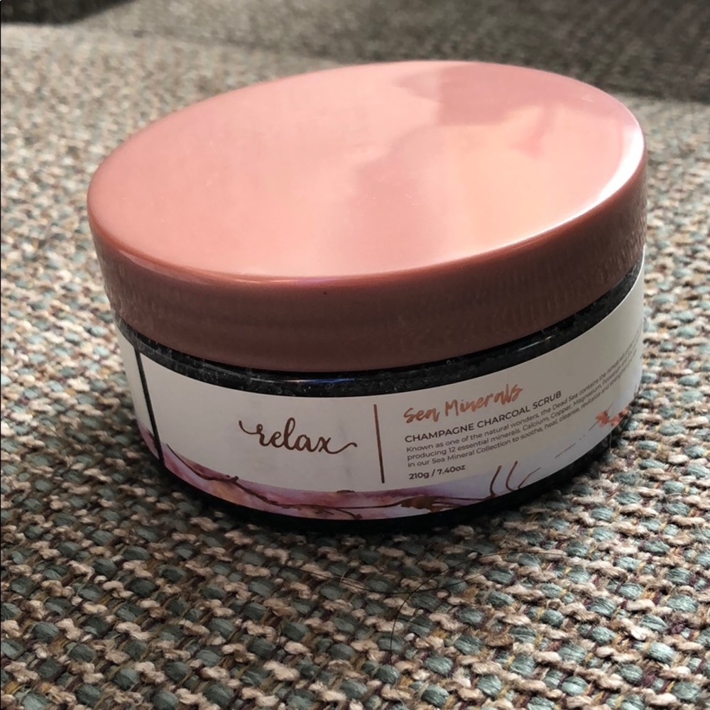 Sea Minerals Champagne Charcoal Scrub